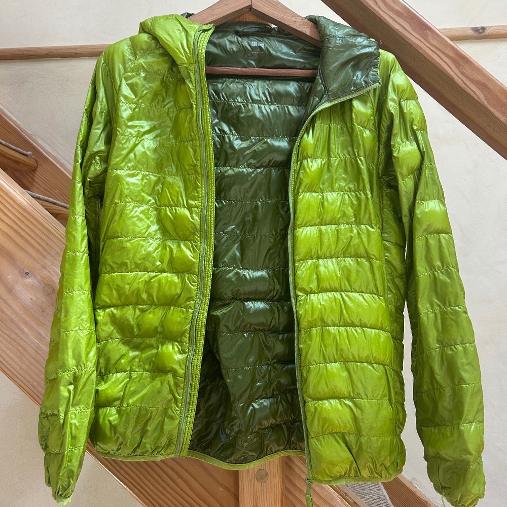 Uniqlo Women’s Ultra Light Down Puffy Jacket with Hood (Sz XS, lime green)